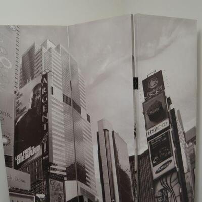 LOT 518 THREE PANEL TWO SIDED NEW YORK CITY SCENE ROOM DIVIDER 
