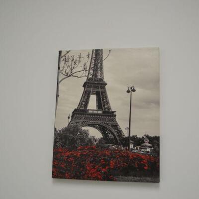 LOT 525 CANVAS PICTURE OF EFFIEL TOWER 