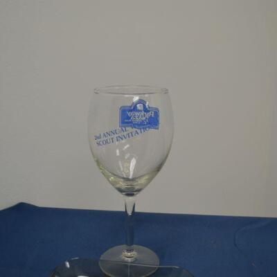 LOT 536 SAN DIEGO GLASS CHANGE TRAYS AND PARKWAY PLAZA WINE GLASS