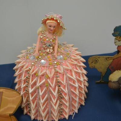 LOT 545 DOLL AND  HOME DECOR