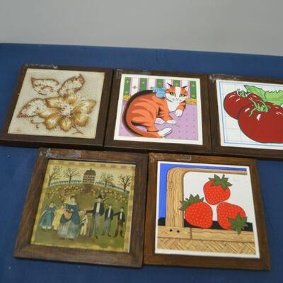 LOT 556 HOME DECOR AND VINTAGE PLACEMATS