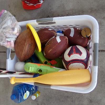 LOT 128  SPORTS EQUIPMENT AND CHILDRENS TOYS