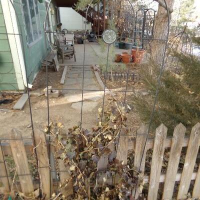 LOT 129  GARDEN TRELLIS