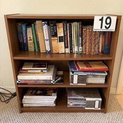 LOT#19LR1: Book Shelf w/ Assorted Books