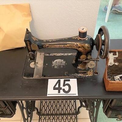 LOT#45DR: Singer #27 Sewing Machine Pedal Power w/ Cabinet