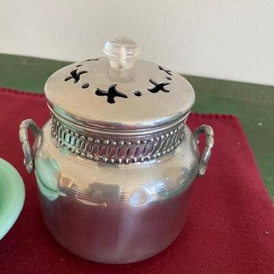 Lot 695 - Home Decor items