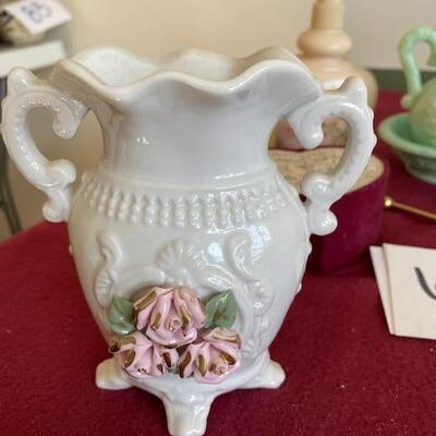 Lot 695 - Home Decor items