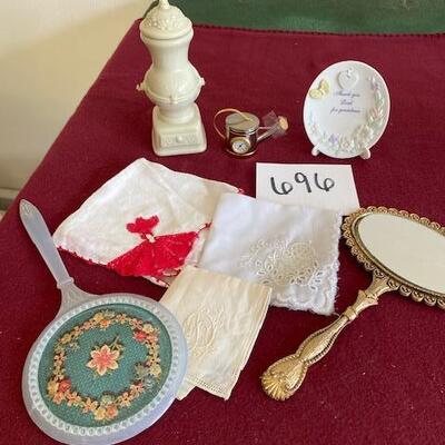 Lot 696 - Vintage Items
