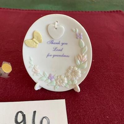 Lot 696 - Vintage Items