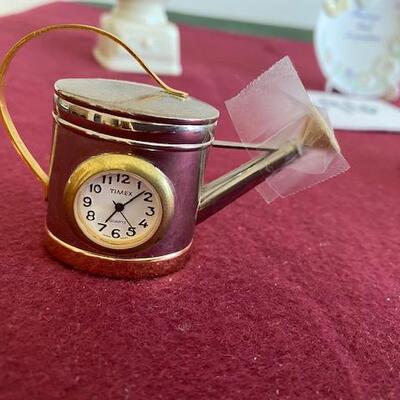 Lot 696 - Vintage Items
