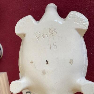 Lot 697 - Home Decor items