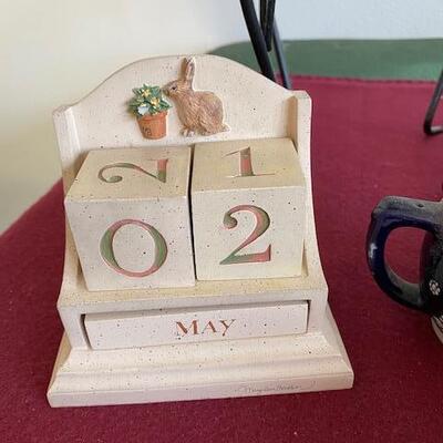 Lot 697 - Home Decor items