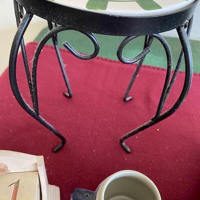 Lot 697 - Home Decor items