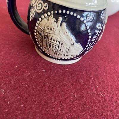 Lot 697 - Home Decor items