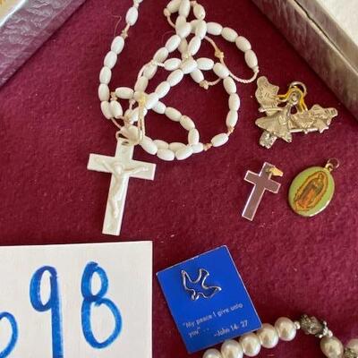 Lot 698 - Jewelry Lot