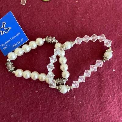Lot 698 - Jewelry Lot