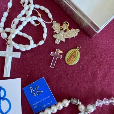 Lot 698 - Jewelry Lot