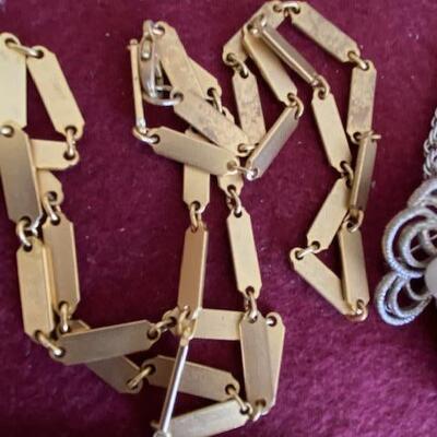 Lot 699 - Vintage Jewelry Lot