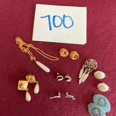 Lot 700 - Jewelry Lot