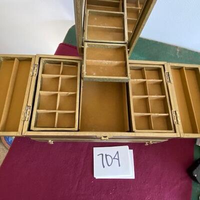 Lot 704 - Vintage Jewelry Box
