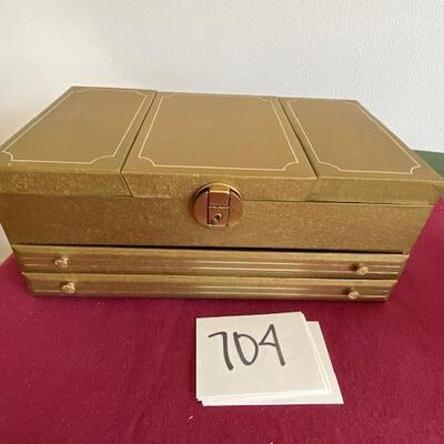 Lot 704 - Vintage Jewelry Box
