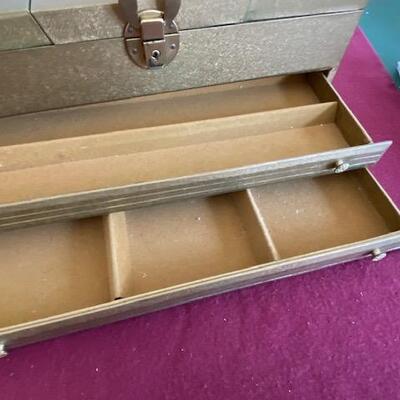 Lot 704 - Vintage Jewelry Box