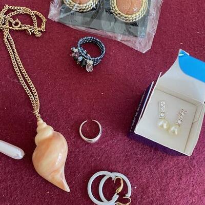 Lot 707 - Jewelry Lot