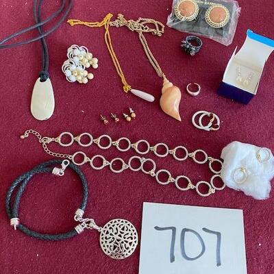 Lot 707 - Jewelry Lot