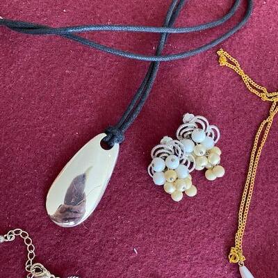 Lot 707 - Jewelry Lot