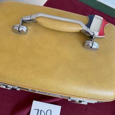 Lot 709 -  American Tourister Escort Train Case