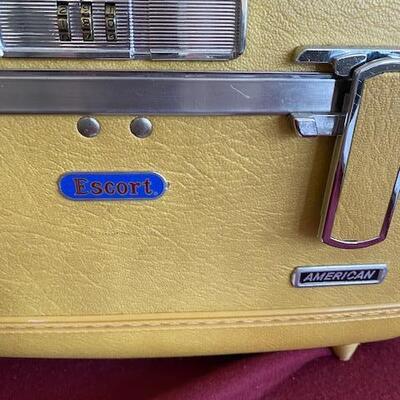 Lot 709 -  American Tourister Escort Train Case