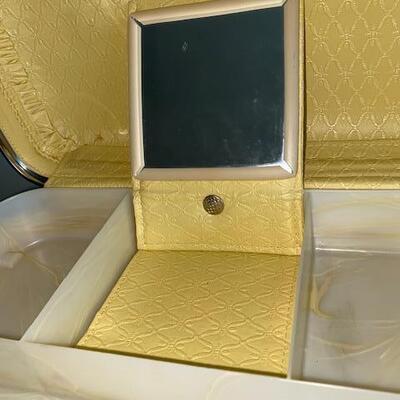 Lot 709 -  American Tourister Escort Train Case