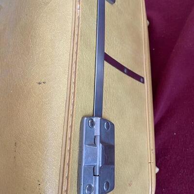Lot 709 -  American Tourister Escort Train Case