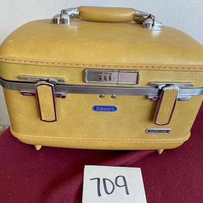 Lot 709 -  American Tourister Escort Train Case