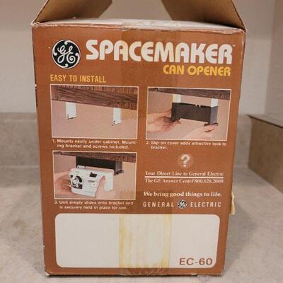 Lot 7: Vintage GE Spacemaker Can Opener