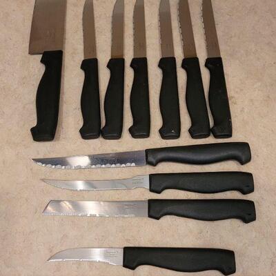 Lot 17:  SharpSu 2000 Knife Set