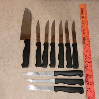 Lot 17:  SharpSu 2000 Knife Set