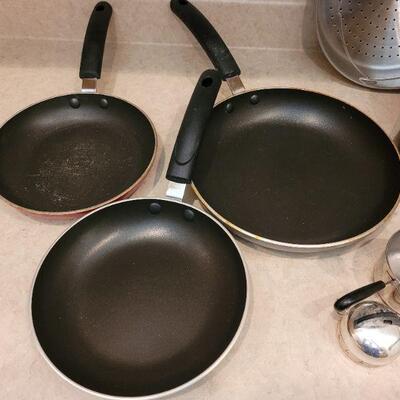 Lot 18: Mixed Pots, Pans, Timer and Stainer