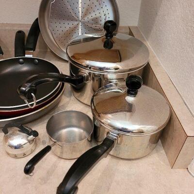 Lot 18: Mixed Pots, Pans, Timer and Stainer
