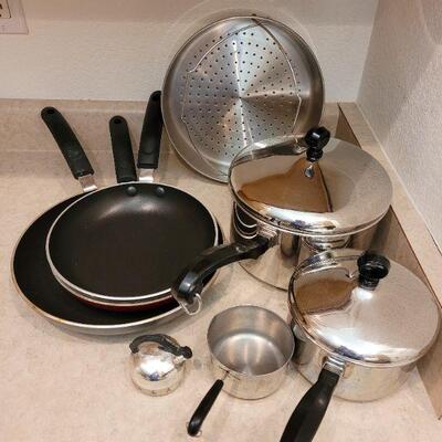 Lot 18: Mixed Pots, Pans, Timer and Stainer