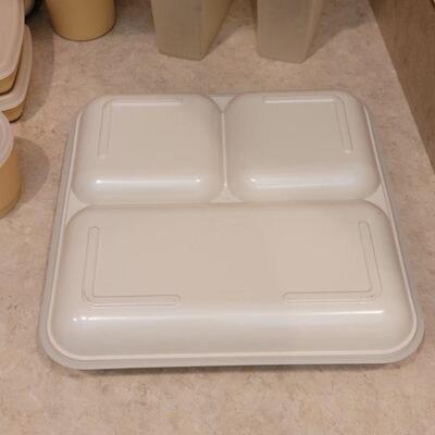 Lot 22: Vintage Tupperware Set - 