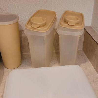 Lot 22: Vintage Tupperware Set - 