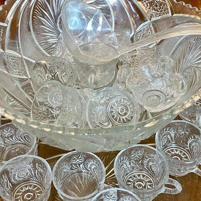 LOT 150  VINTAGE GLASS PUNCH BOWL 30 CUPS UNDER PLATE & LADLE 