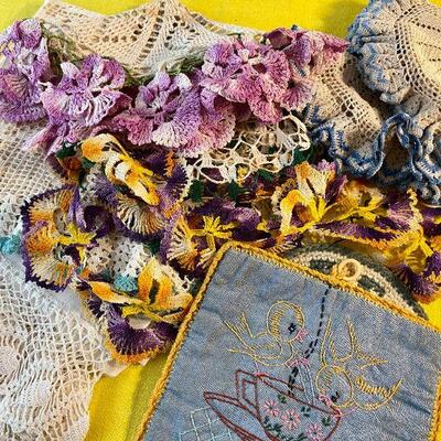 LOT 155  VINTAGE GROUP OF CROCHET PIECES 