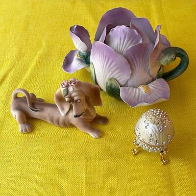 LOT 156  VINTAGE GROUP LOT OF WHIMSICAL WHAT NOTS!  FLOWER TEA POT WEINER DOG JEWELED EGG
