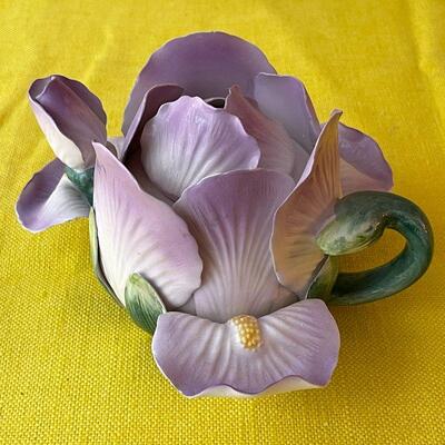 LOT 156  VINTAGE GROUP LOT OF WHIMSICAL WHAT NOTS!  FLOWER TEA POT WEINER DOG JEWELED EGG
