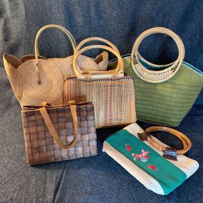 LOT 159  VINTAGE LADIES SUMMER STRAW BAGS PIGLET 