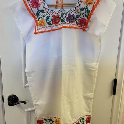 LOT 164  VINTAGE CHILD'S DRESS YUCATAN EMBROIDERY & DRAWSTRING BAG