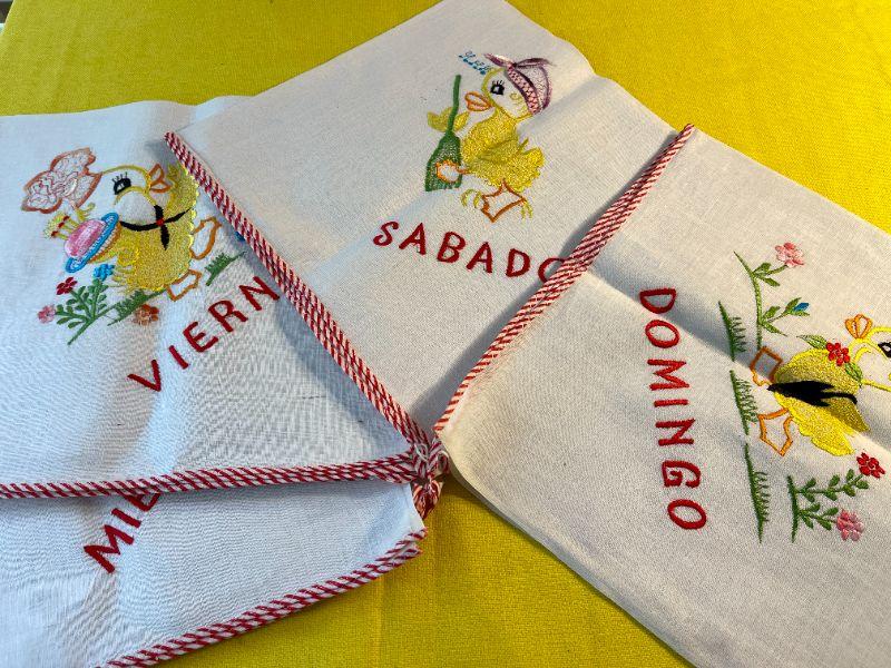 LOT 167 VINTAGE SET OF SEVEN DISH TOWELS DAYS OF THE WEEK SPANISH