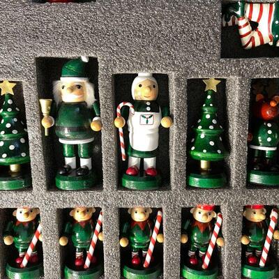 LOT 171  CHRISTMAS CHESS SET SANTA & MRS CLAUS
